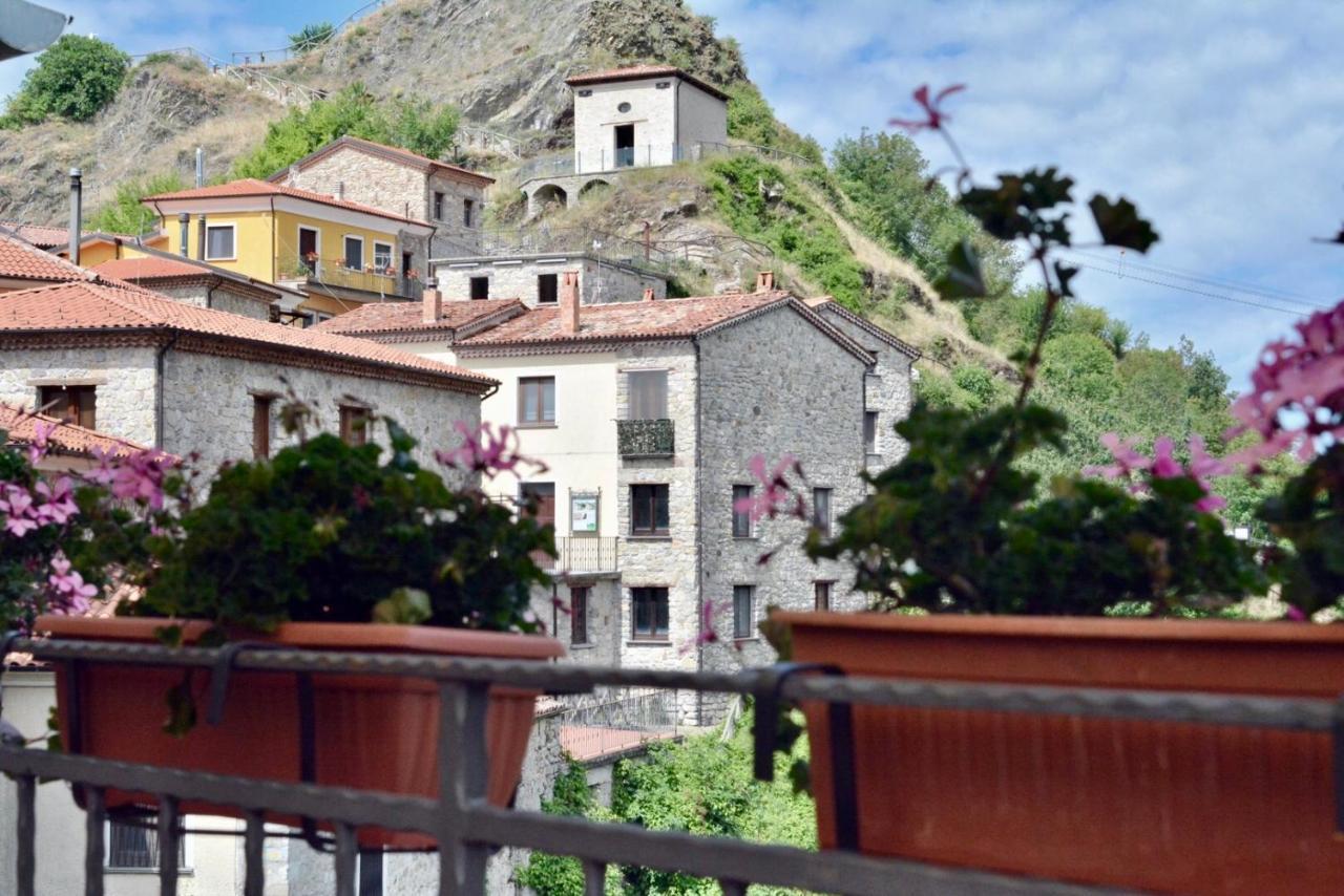 Borgo Manca Suite Sasso di Castalda Ngoại thất bức ảnh